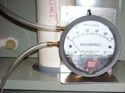 Static pressure measurement with a manometer