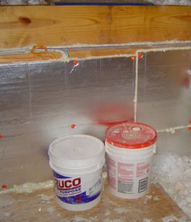 Attic kneewall sheathed with polyisocyanurate foam board