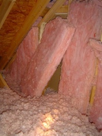 Fiberglass batt insulation falling out of attic kneewalls