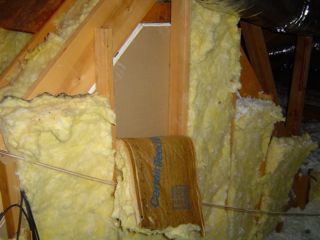 Attic kneewall insulated with fiberglass batt insulation and no attic-side sheathing