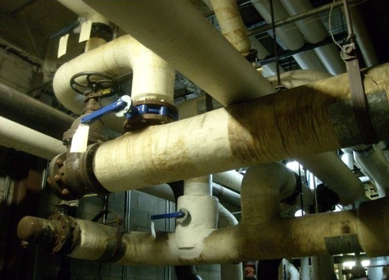 https://energyvanguard.com/wp-content/uploads/2015/10/chiller-boiler-hvac-pipes-steam-heat.jpg