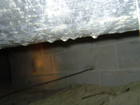 crawl-space-duct-insulation-condensation-line-in-the-sand-resized-600.jpg