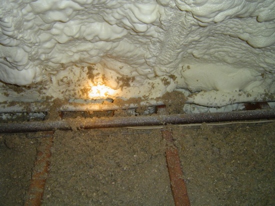 attic-insulation-spray-foam-air-leakage.jpg