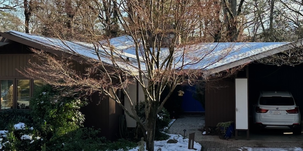 Hey! Look at all that snow on the roof!